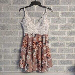 Haute Monde Women's V-Neck Floral White Crocheted Top Dress Size Small